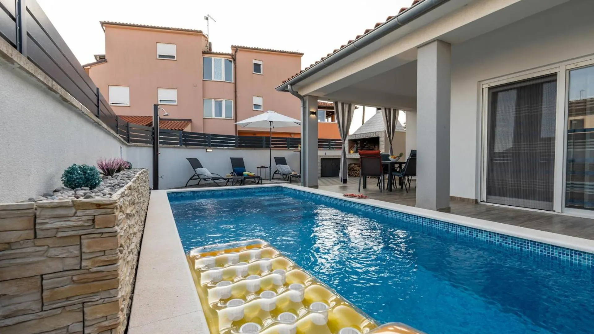 House Adeo With Private Pool, Pula Βίλα