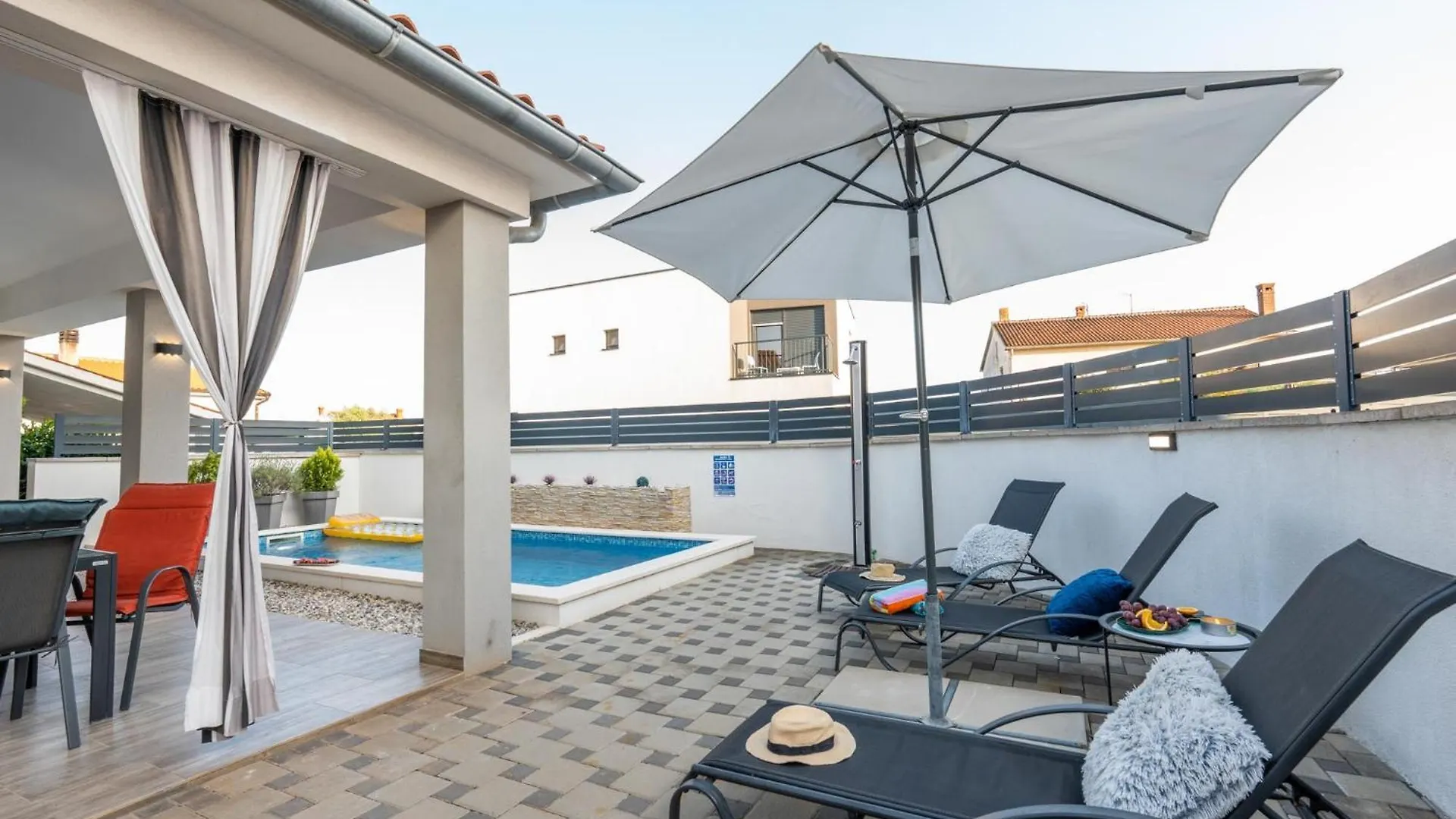 House Adeo With Private Pool, Pula Βίλα 0*,